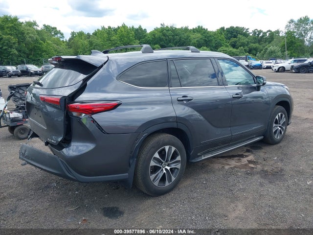 Toyota Highlander Xle 2022 5TDHZRBH2NS585037 Image 4