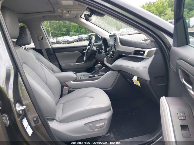 Toyota Highlander Xle 2022 5TDHZRBH2NS585037 Image 5