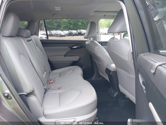 Toyota Highlander Xle 2022 5TDHZRBH2NS585037 Image 8