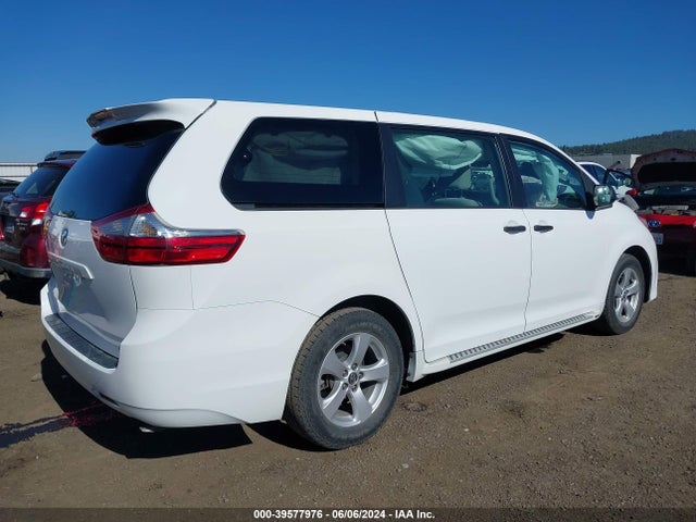 Toyota Sienna L 7 Passenger 2018 5TDZZ3DC2JS915790 Image 4