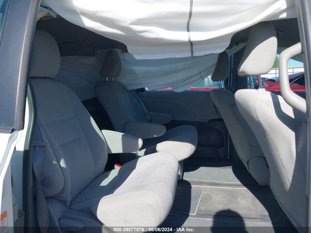 Toyota Sienna L 7 Passenger 2018 5TDZZ3DC2JS915790 Image 8