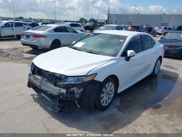 Toyota CAMRY LE 2020 4T1C11AK4LU991471 Image 2