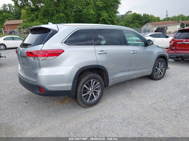 Toyota Highlander Xle 2017 5TDJZRFH1HS419916 Image 4