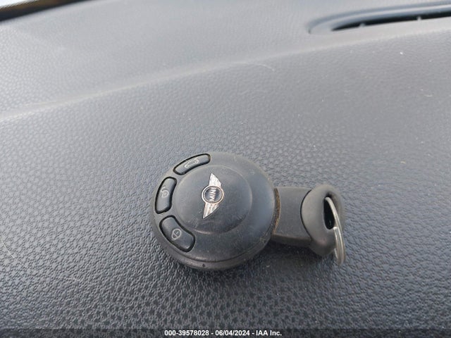 2010 MINI COOPER S WMWMF7C57ATZ72420 Photo 10