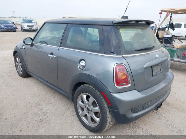2010 MINI COOPER S WMWMF7C57ATZ72420 Photo 2