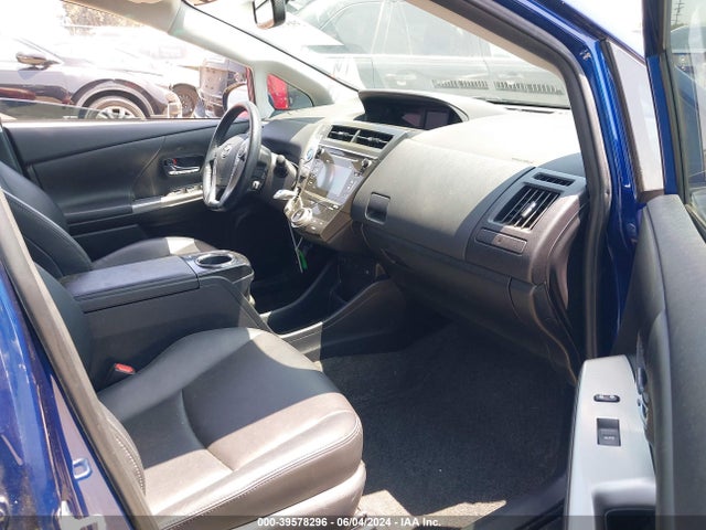 Toyota Prius V Five 2017 JTDZN3EUXHJ070505 Image 5
