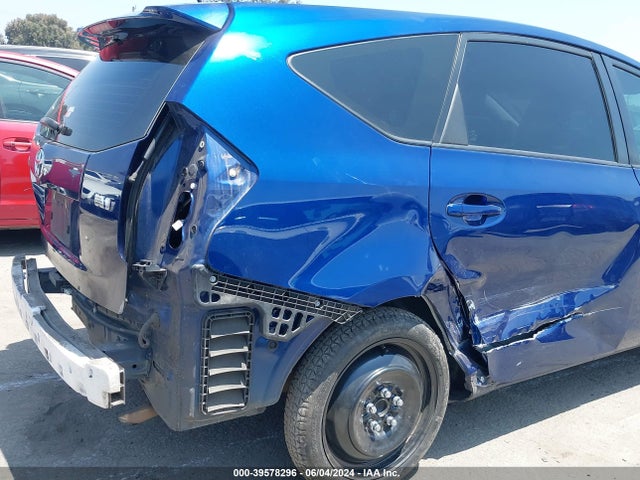 Toyota Prius V Five 2017 JTDZN3EUXHJ070505 Image 6