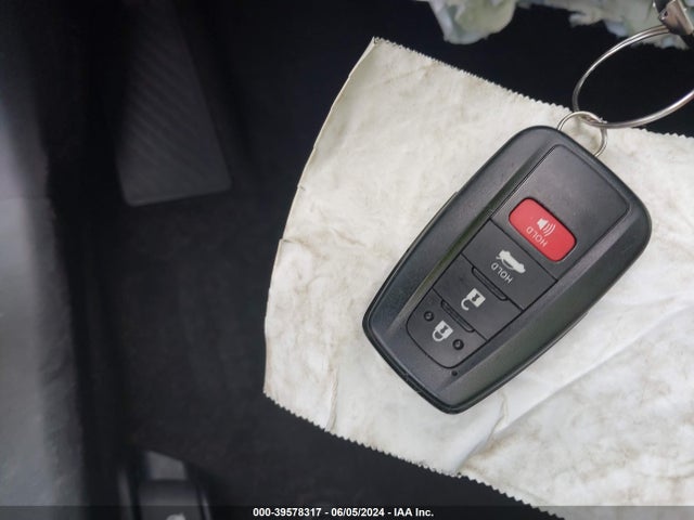 Toyota Corolla Hybrid Le 2021 JTDEAMDE9MJ028394 Image 11