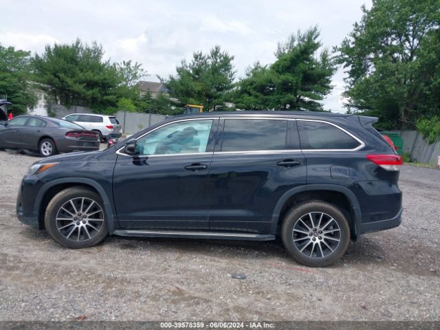 5TDJZRFH2HS438605 Toyota Highlander Se
