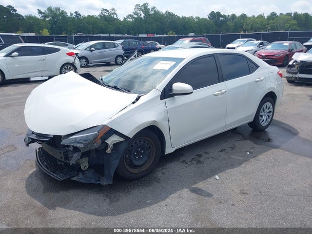 Toyota COROLLA LE 2018 5YFBURHE3JP854831 Image 2