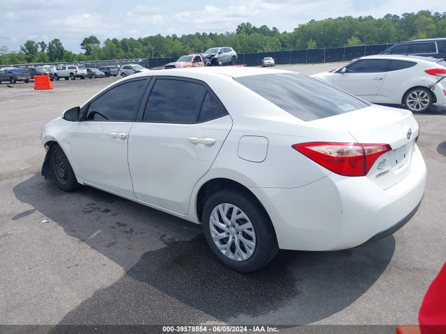 Toyota COROLLA LE 2018 5YFBURHE3JP854831 Image 3