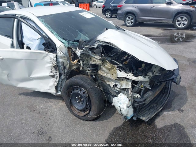 Toyota COROLLA LE 2018 5YFBURHE3JP854831 Image 6