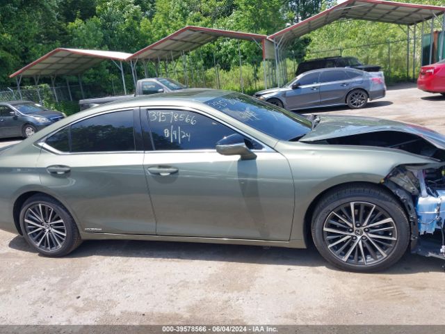 58ADA1C15NU016594 Lexus ES 300H
