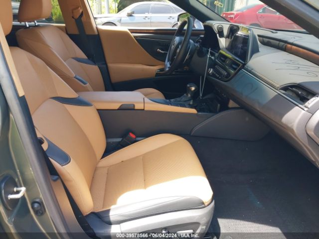58ADA1C15NU016594 Lexus ES 300H