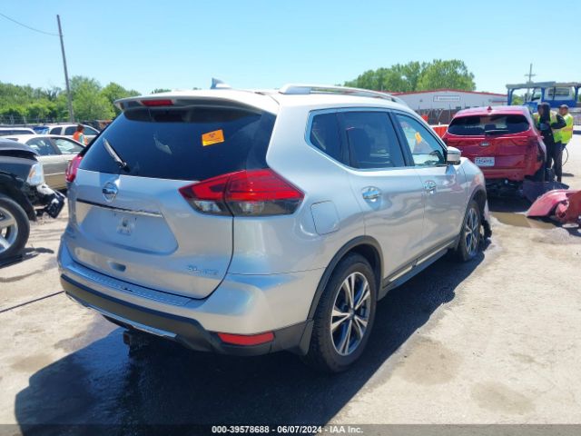 JN8AT2MV0HW019044 Nissan Rogue Sl