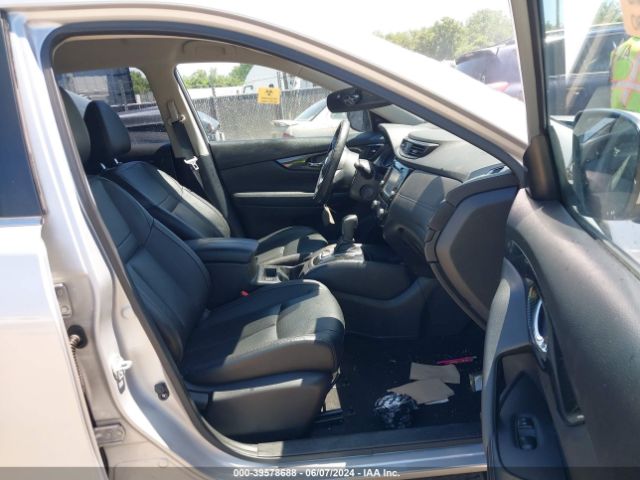 JN8AT2MV0HW019044 Nissan Rogue Sl