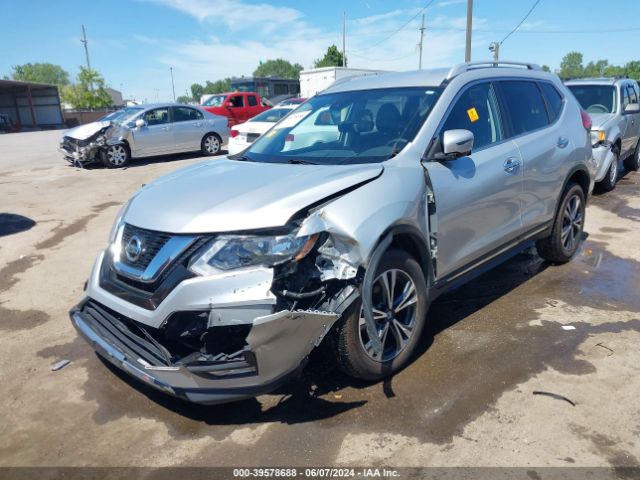 JN8AT2MV0HW019044 Nissan Rogue Sl