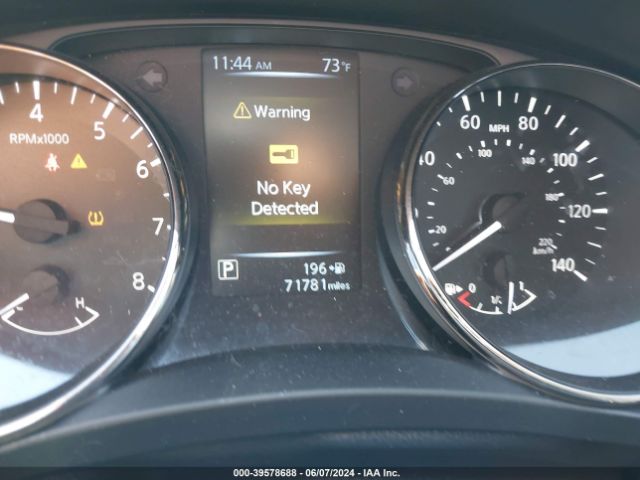 JN8AT2MV0HW019044 Nissan Rogue Sl