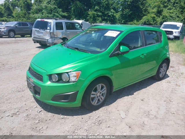 Chevrolet Sonic Lt Auto 2015 1G1JC6SG6F4102034 Image 2