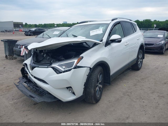 Toyota Rav4 Xle 2018 JTMRFREV6JJ260509 Image 2