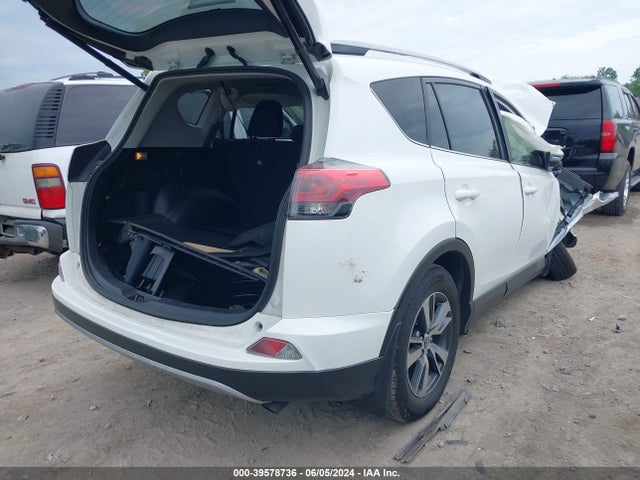Toyota Rav4 Xle 2018 JTMRFREV6JJ260509 Image 4