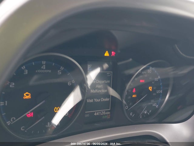 Toyota Rav4 Xle 2018 JTMRFREV6JJ260509 Image 7
