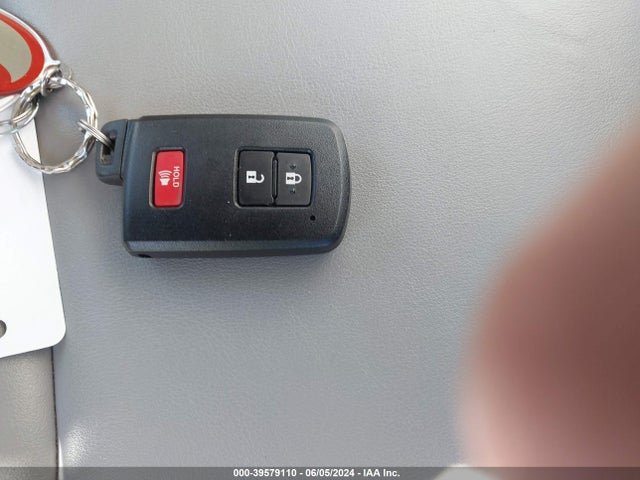 Toyota Prius V Five 2017 JTDZN3EU5HJ057936 Image 11