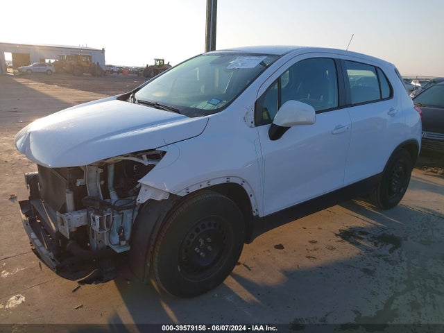 Chevrolet TRAX LS 2018 3GNCJKSB1JL185319 Image 2