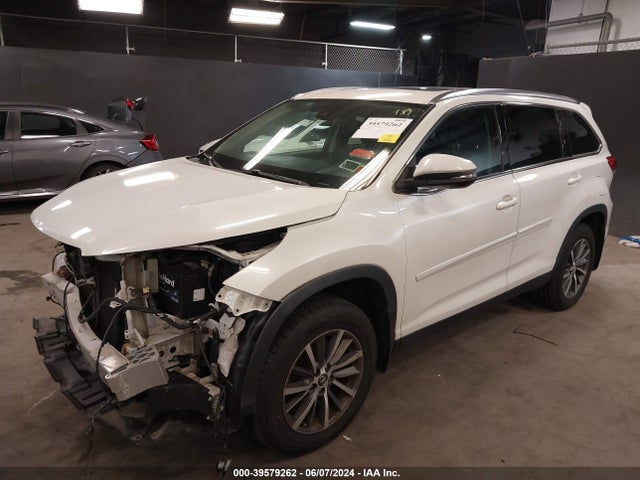 Toyota Highlander Xle 2019 5TDJZRFH3KS574359 Image 2