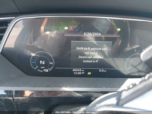 WA1VABGE1KB008688 Audi E-tron Premium Plus