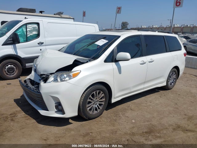 Toyota Sienna Xle 8 Passenger 2018 5TDYZ3DC1JS914982 Image 2