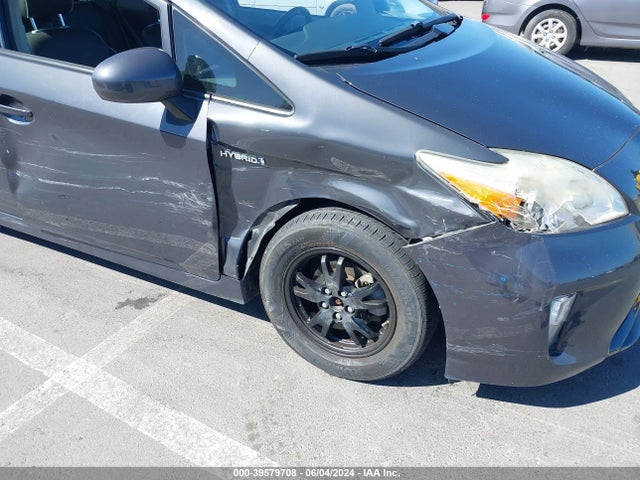Toyota Prius Two 2014 JTDKN3DU7E0383953 Image 6