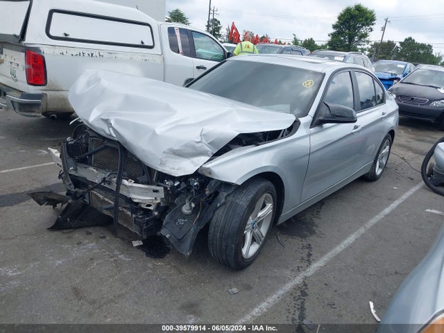 BMW 320i 2015 WBA3B1G5XFNT01852 Image 2