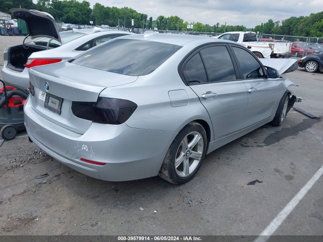 BMW 320i 2015 WBA3B1G5XFNT01852 Image 4