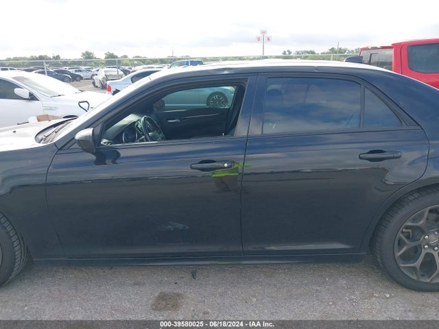 Chrysler 300 2018 2C3CCABG6JH216635 Image 14