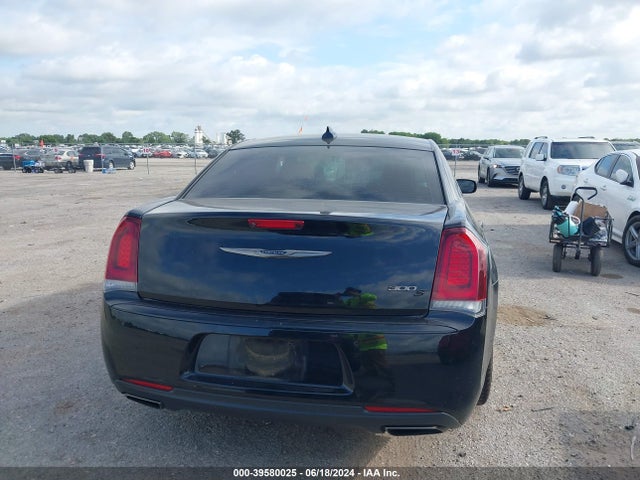 Chrysler 300 2018 2C3CCABG6JH216635 Image 16