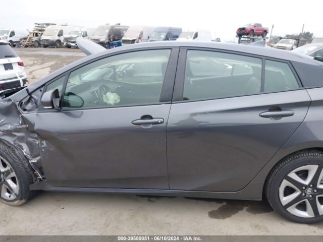 JTDKARFU7H3541867 Toyota Prius Three Touring