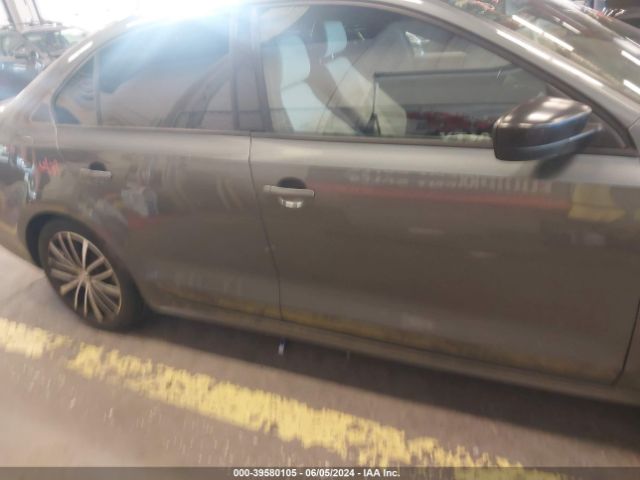 3VWD17AJ2GM272214 Volkswagen Jetta 1.8t Sport