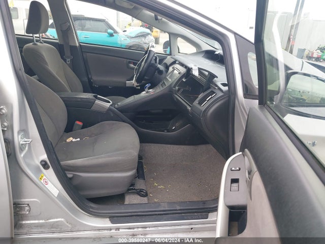 Toyota Prius Two 2014 JTDKN3DU3E0373677 Image 5