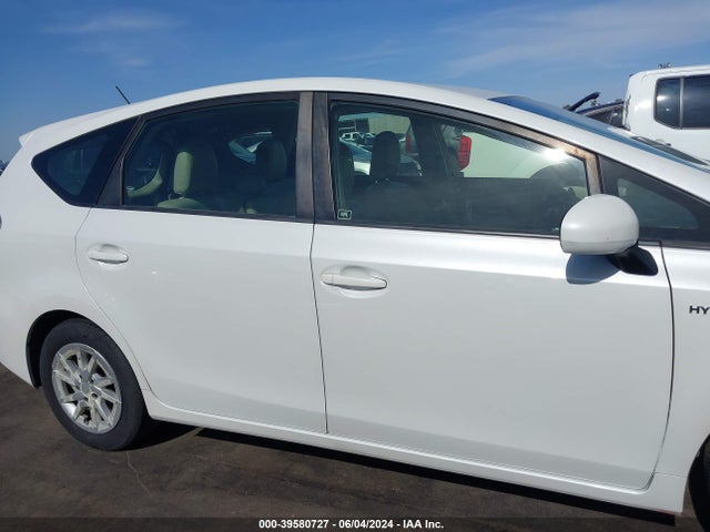 Toyota Prius V Three 2014 JTDZN3EU2EJ012917 Image 14