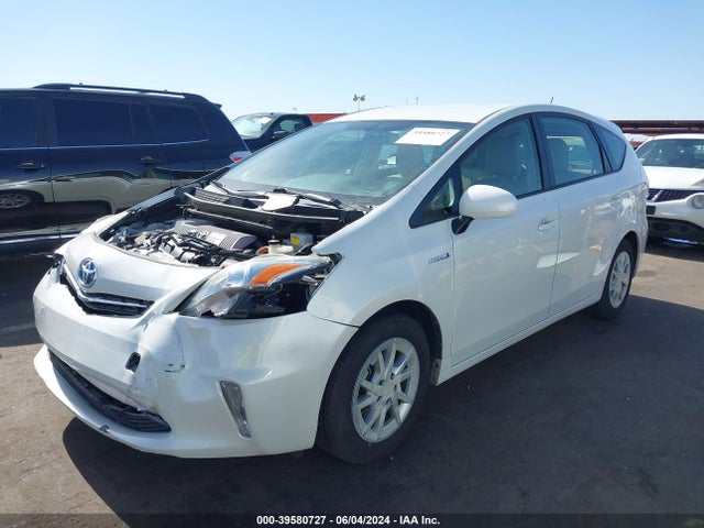 Toyota Prius V Three 2014 JTDZN3EU2EJ012917 Image 2