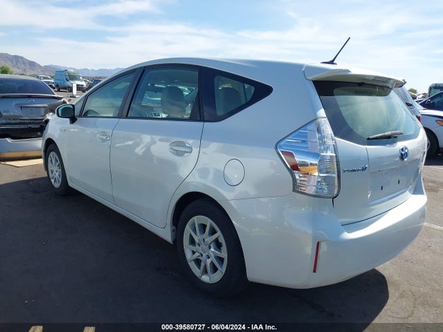 Toyota Prius V Three 2014 JTDZN3EU2EJ012917 Image 3