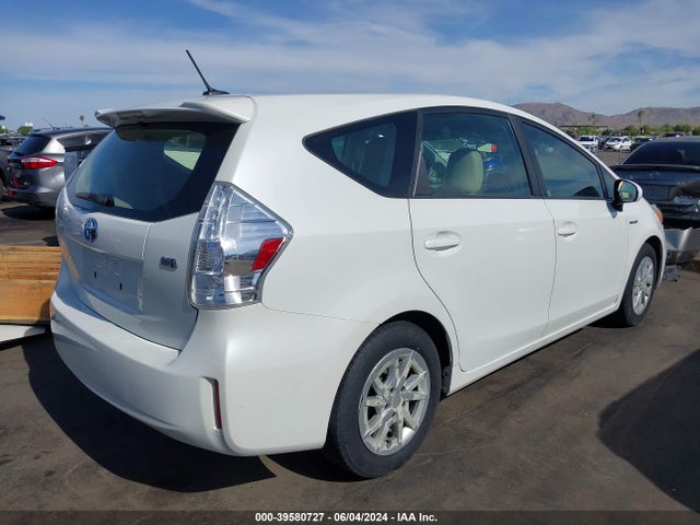 Toyota Prius V Three 2014 JTDZN3EU2EJ012917 Image 4