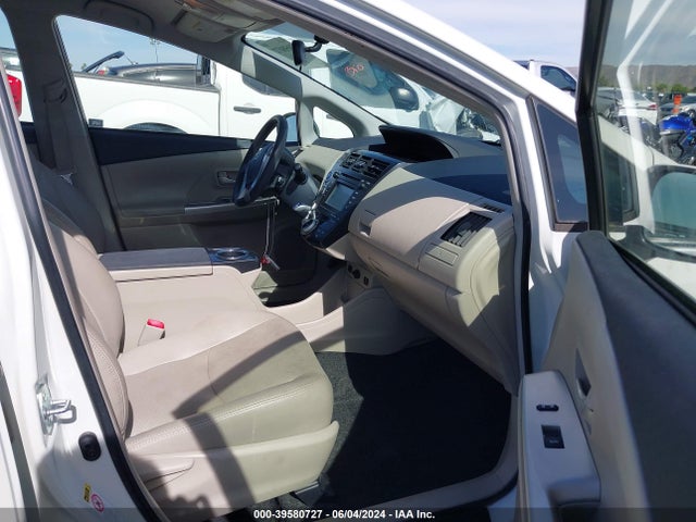Toyota Prius V Three 2014 JTDZN3EU2EJ012917 Image 5