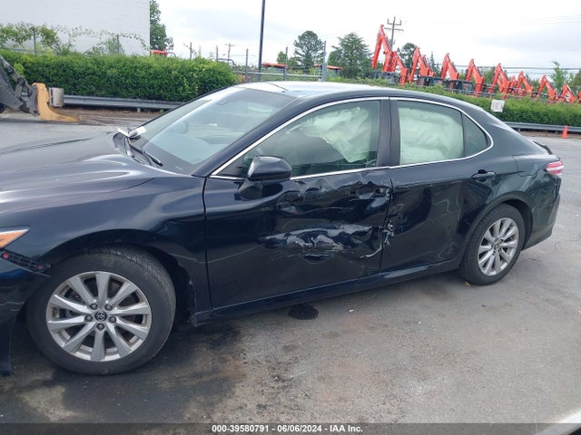 Toyota CAMRY LE 2018 JTNB11HK9J3026710 Image 14