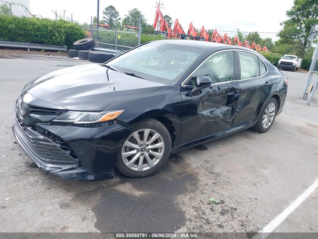 Toyota CAMRY LE 2018 JTNB11HK9J3026710 Image 2