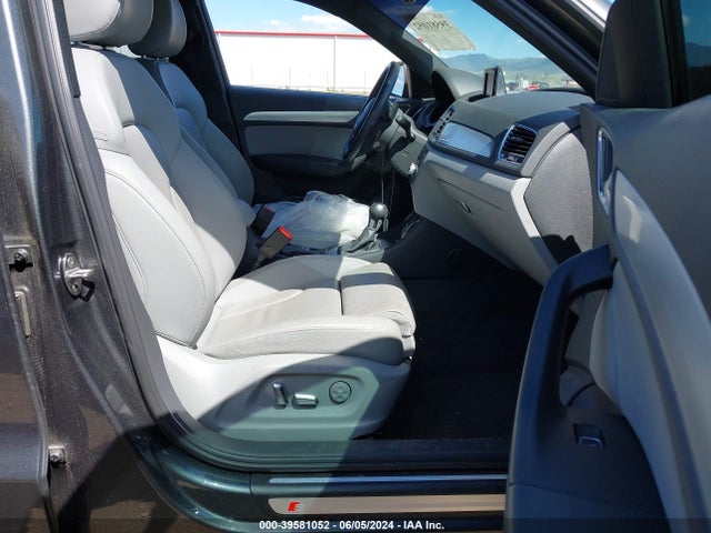 WA1ECCFSXJR017287 Audi Q3 2.0t Premium/2.0t Sport Premium