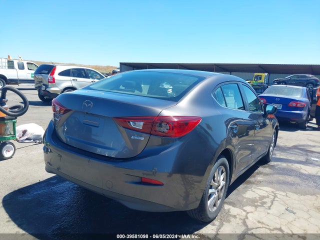 3MZBN1U70JM263124 Mazda Mazda3 Sport