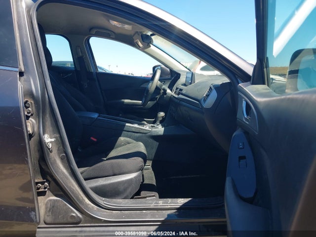 3MZBN1U70JM263124 Mazda Mazda3 Sport