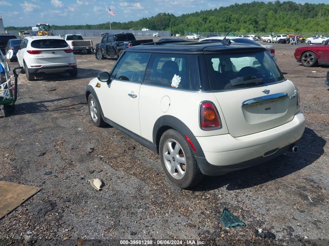2007 MINI COOPER WMWMF33577TT58226 Photo 2